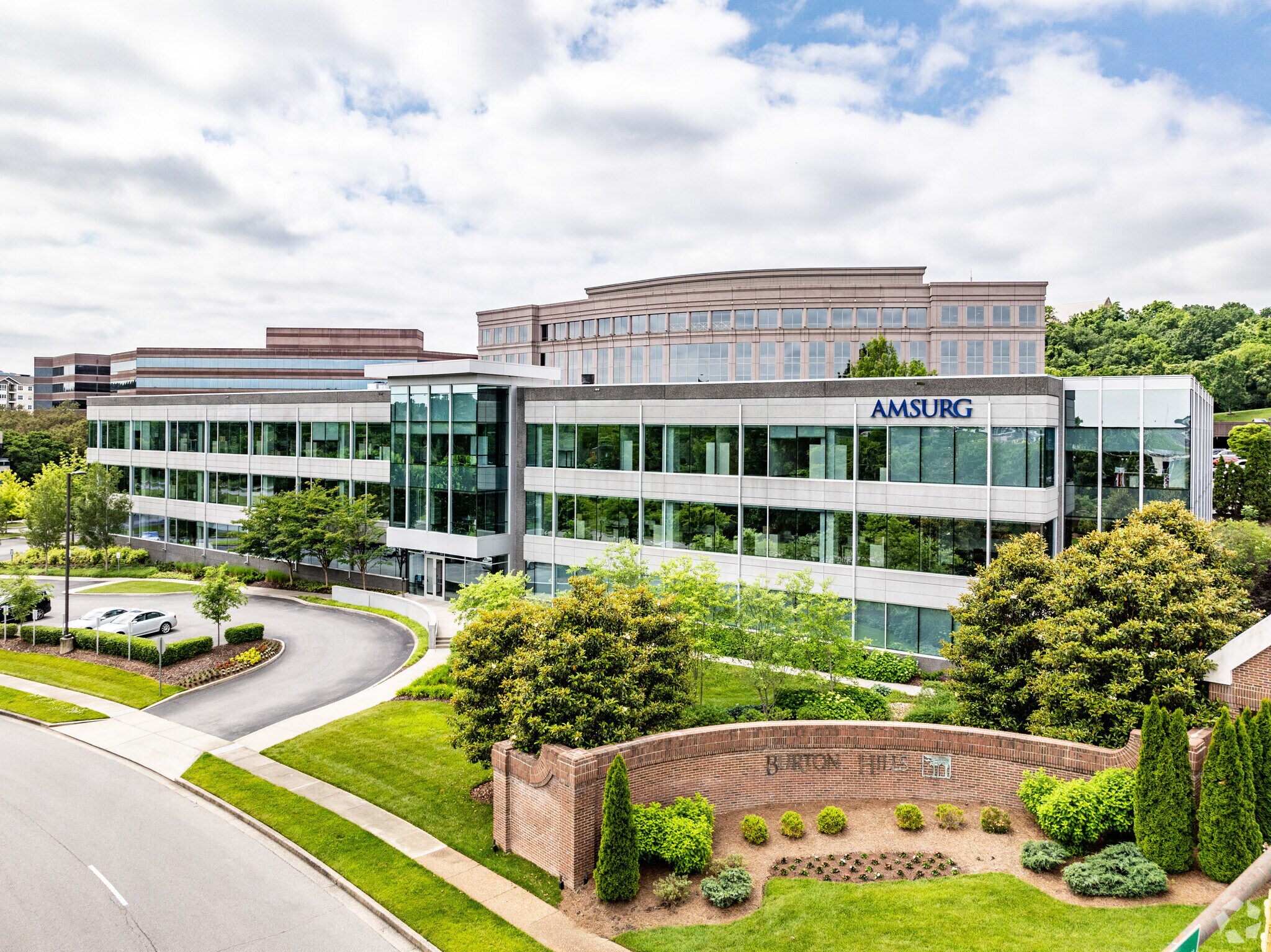 1 Burton Hills Blvd, Nashville, TN à louer Photo principale– Image 1 sur 43