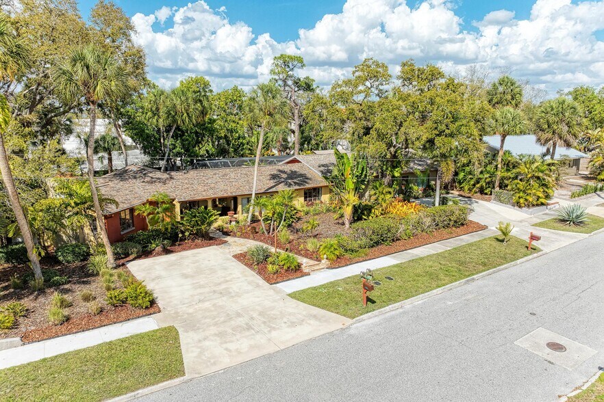 941 Virginia Dr, Sarasota, FL à vendre - Photo de l’immeuble – Image 2 sur 44
