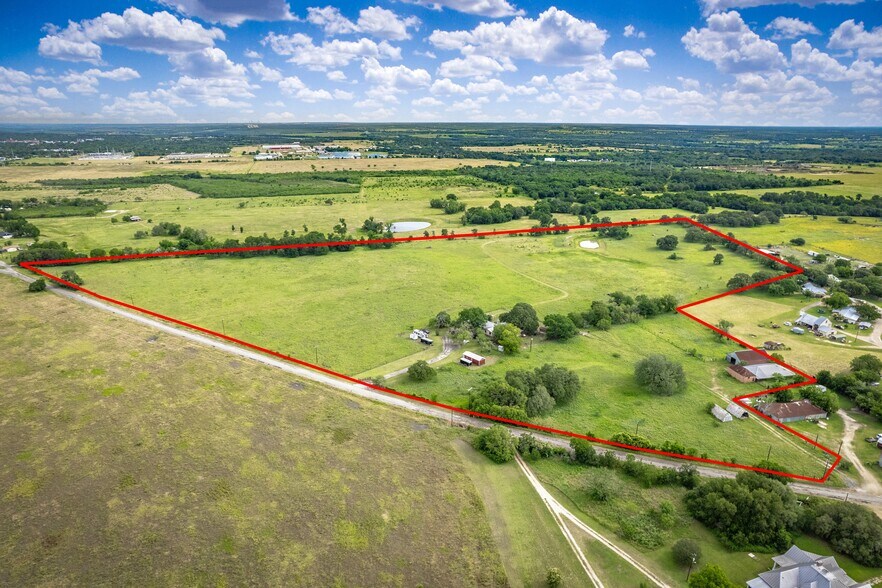 425 Seawillow Rd, Lockhart, TX à vendre - Photo de l’immeuble – Image 1 sur 31