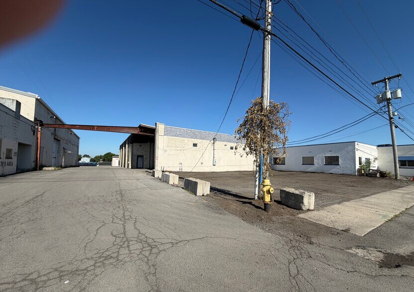 1279 Mt Read Blvd, Rochester, NY à louer - Photo de l’immeuble – Image 2 sur 6