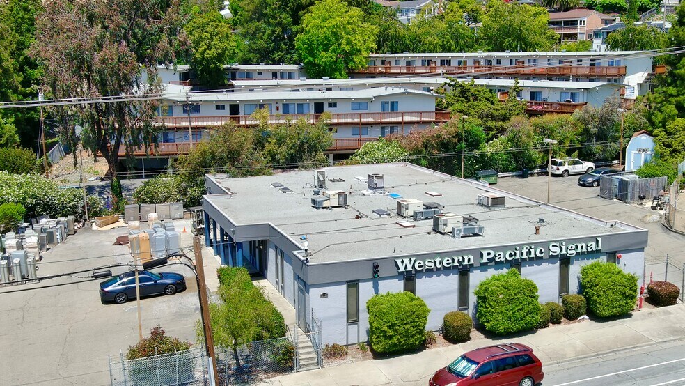 15890 Foothill Blvd, San Leandro, CA à vendre - Photo de l’immeuble – Image 1 sur 15