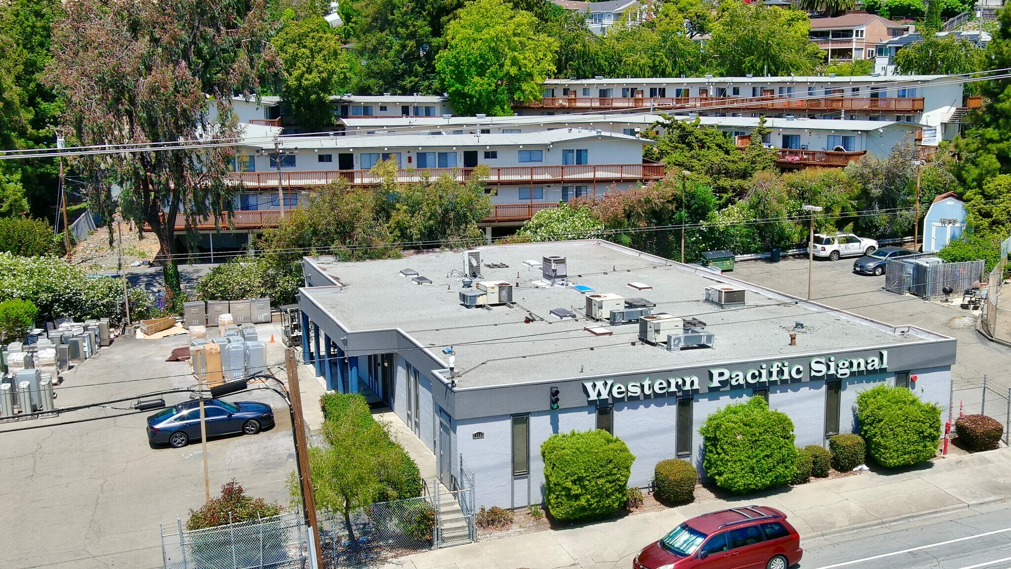 15890 Foothill Blvd, San Leandro, CA à vendre Photo de l’immeuble– Image 1 sur 16