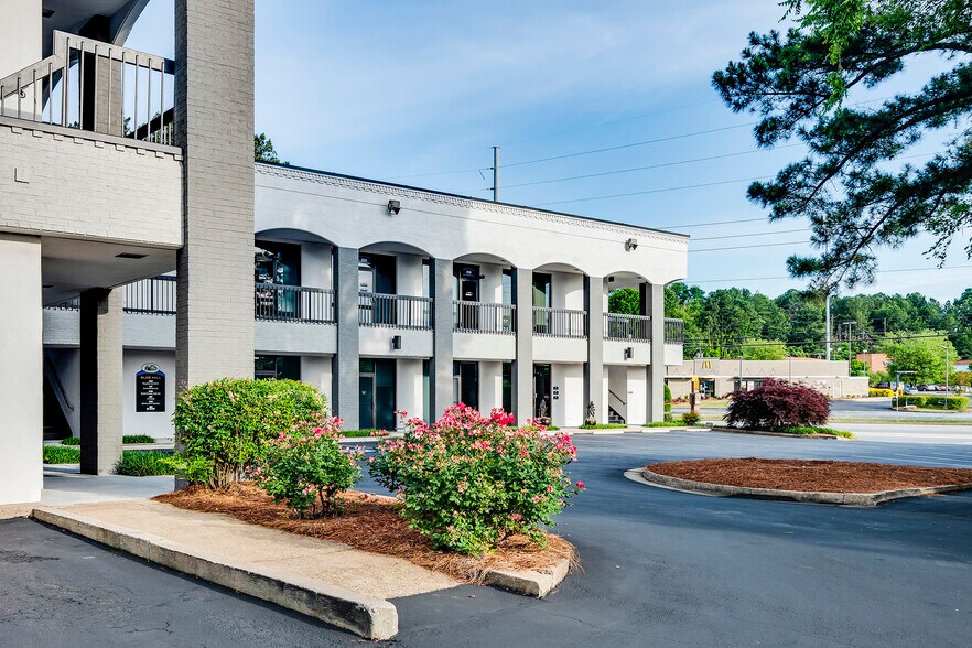 3020 Roswell Rd NE, Marietta, GA à louer - Photo de l’immeuble – Image 3 sur 18