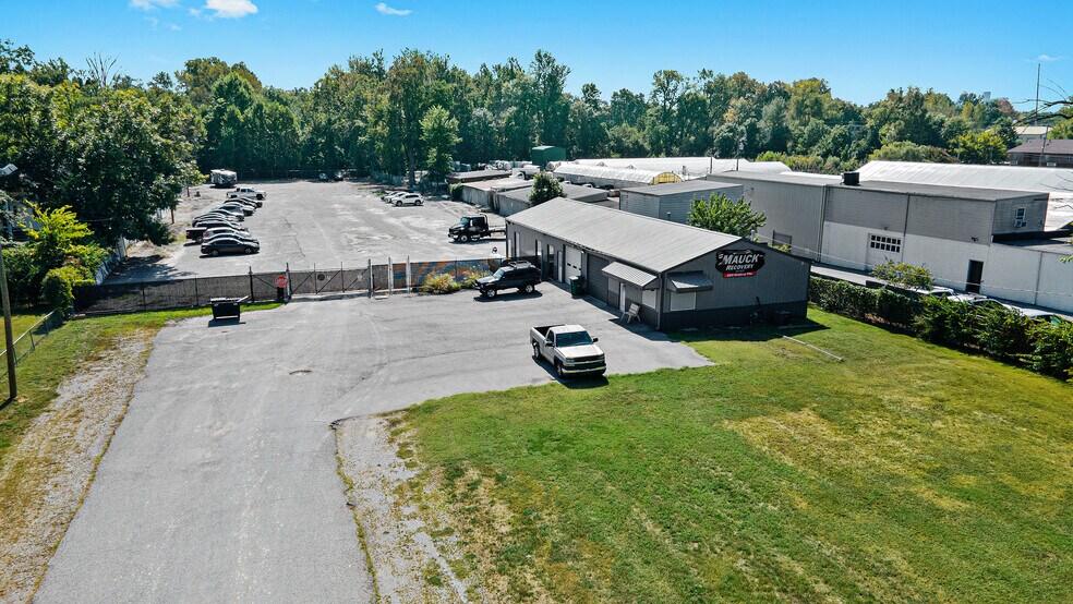 2112 Hamburg Pike, Jeffersonville, IN à vendre - Photo de l’immeuble – Image 3 sur 17