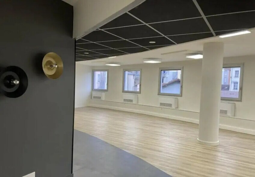 Bureau dans Villeurbanne à louer - Photo de l’immeuble – Image 2 sur 22