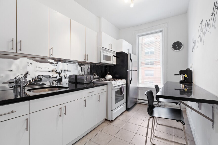303 W 116th St, New York, NY à vendre - Photo intérieure – Image 3 sur 7
