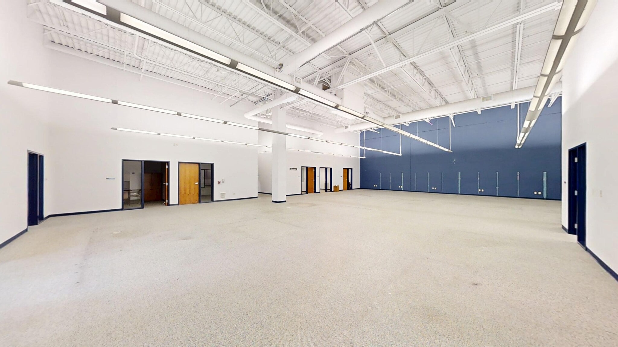 6619 W Calumet Rd, Milwaukee, WI à louer Photo de l’immeuble– Image 1 sur 16