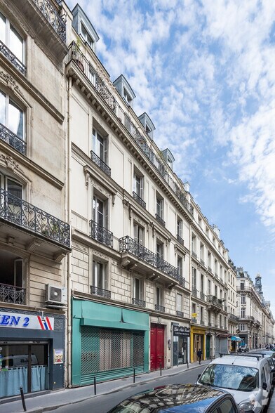 28 Rue Bergère, Paris à louer - Photo de l’immeuble – Image 2 sur 4