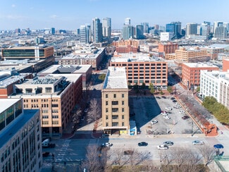 Plus de détails pour 601 Elm St, Dallas, TX - Bureau à vendre