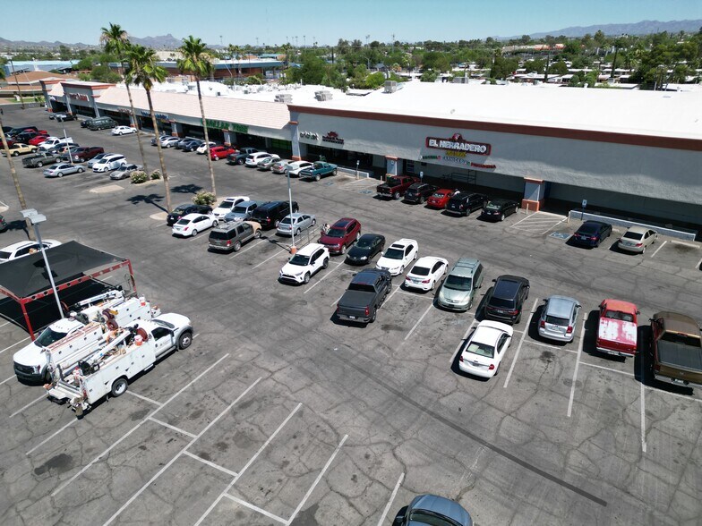 1290 W Prince Rd, Tucson, AZ à louer - Photo de l’immeuble – Image 2 sur 8