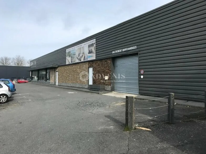 Local commercial dans Coignières à louer - Photo de l’immeuble – Image 3 sur 7