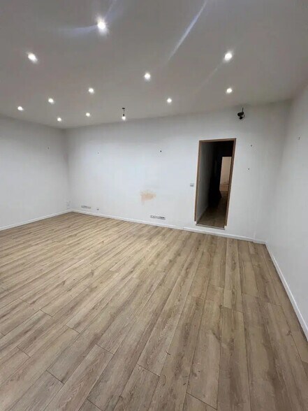 Local commercial dans Vincennes à louer - Photo intérieure – Image 1 sur 4