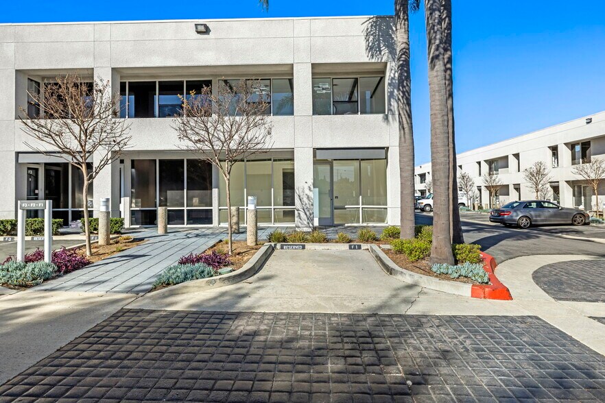 711 W 17th St, Costa Mesa, CA à louer - Photo de l’immeuble – Image 1 sur 9