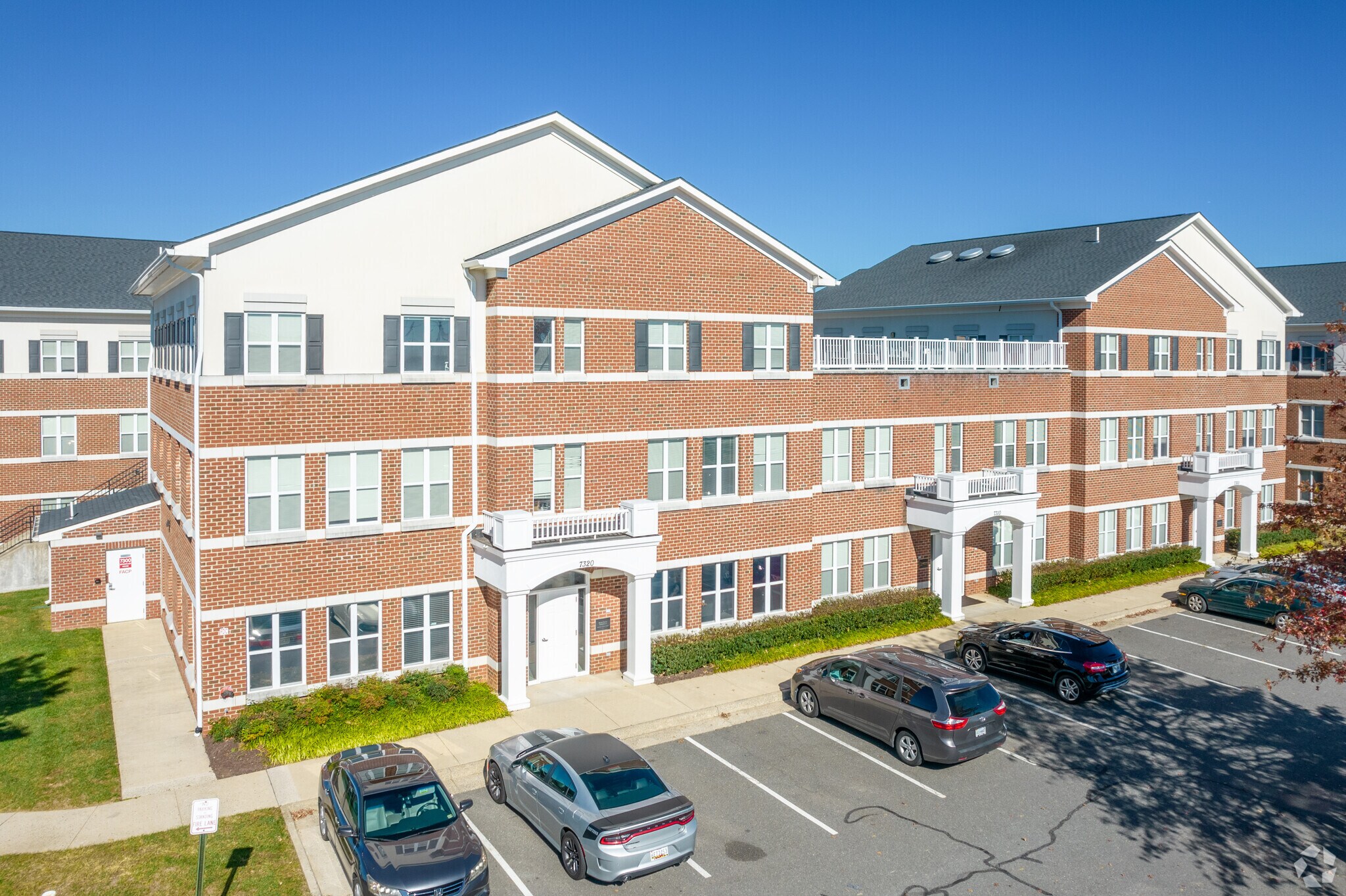 7300-7350 Heritage Village Plz, Gainesville, VA à louer Photo principale– Image 1 sur 18