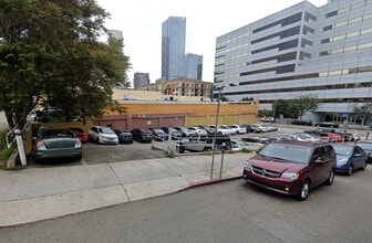 1147 W 7th St, Los Angeles, CA à louer Photo de l’immeuble– Image 2 sur 2