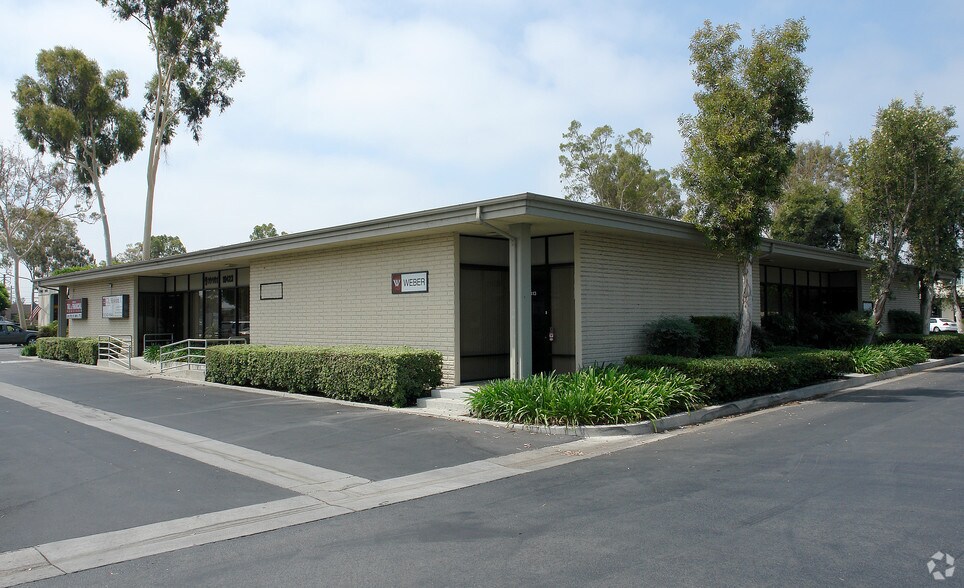 10401-10423 Los Alamitos Blvd, Los Alamitos, CA à louer - Photo de l’immeuble – Image 3 sur 7