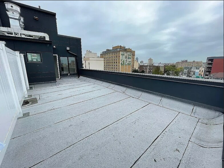 363 Neptune Ave, Brooklyn, NY à vendre - Photo de l’immeuble – Image 3 sur 24