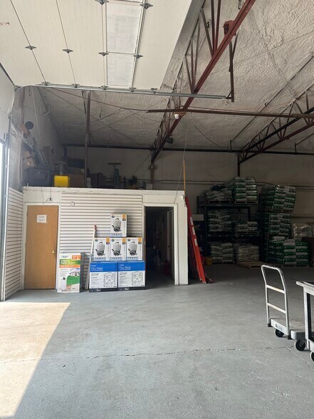 48 Warehouse Rd, Hyannis, MA à louer - Photo intérieure – Image 2 sur 3