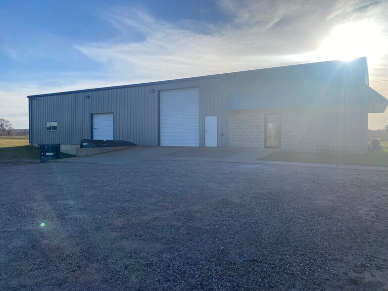 411 Lorry St, Amherst, WI à vendre - Photo de l’immeuble – Image 3 sur 26
