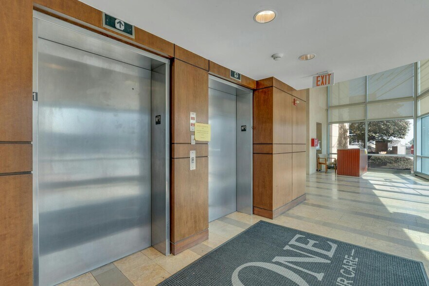 173 Bridge Plz N, Fort Lee, NJ à louer - Photo intérieure – Image 3 sur 7