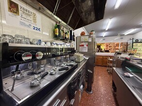 Local commercial dans Castelldefels, Barcelona à louer Photo intérieure– Image 2 sur 12