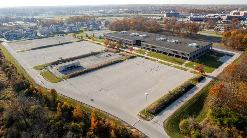 8001 W Jefferson Blvd, Fort Wayne, IN à louer - Photo de l’immeuble – Image 3 sur 11