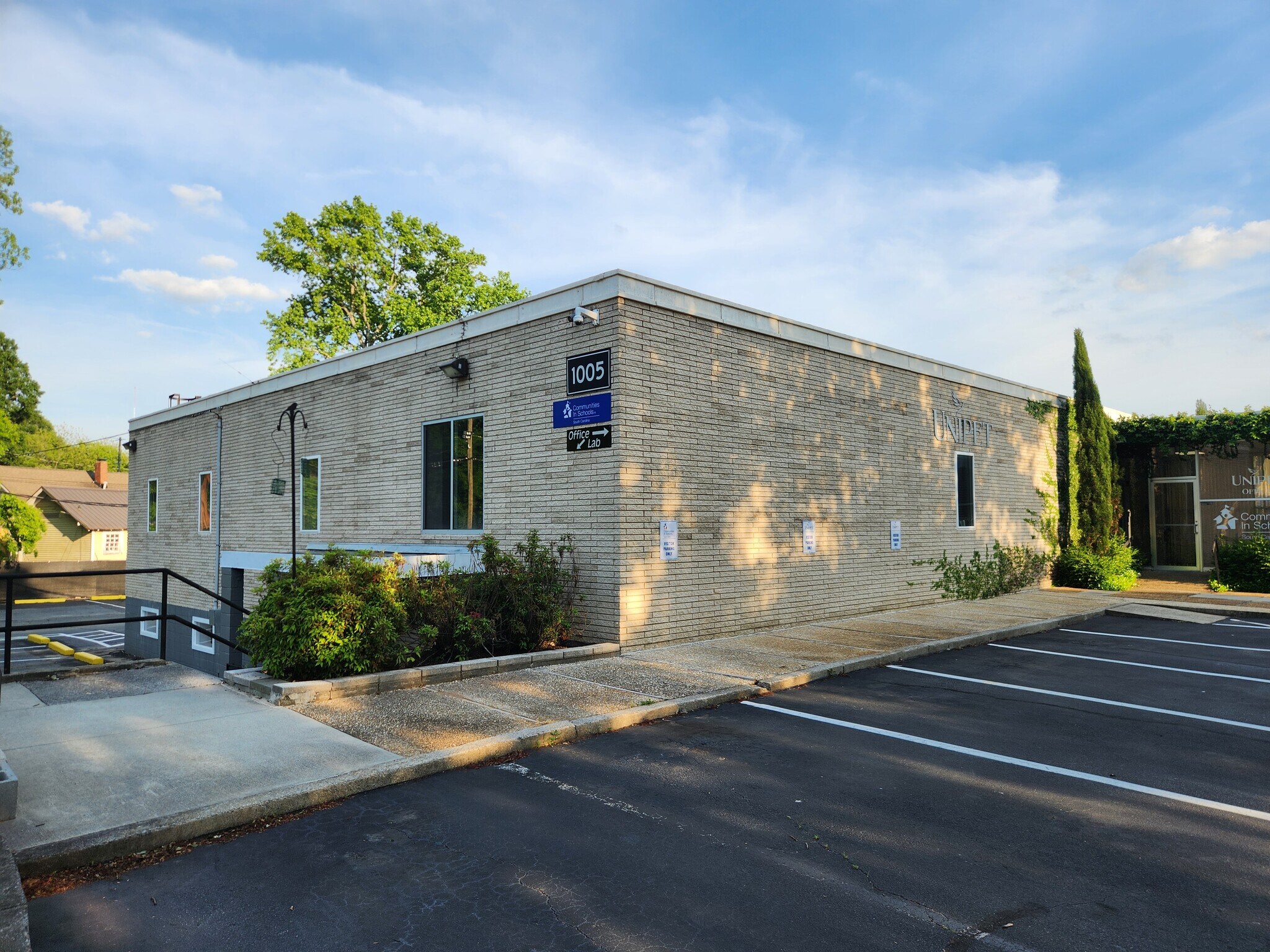 1005 W Bramlett Rd, Greenville, SC à louer Photo de l’immeuble– Image 1 sur 4