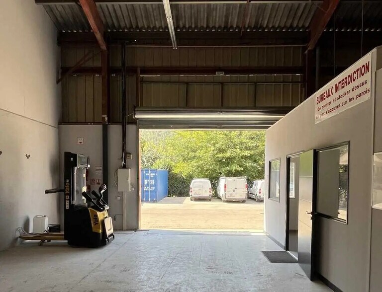 1161 Route De La Sainte Baume, Gémenos à louer - Photo de l’immeuble – Image 3 sur 9