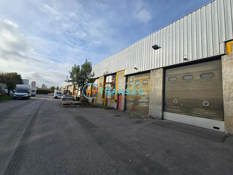 Local d’activités dans Bondy à louer - Photo de l’immeuble – Image 1 sur 5