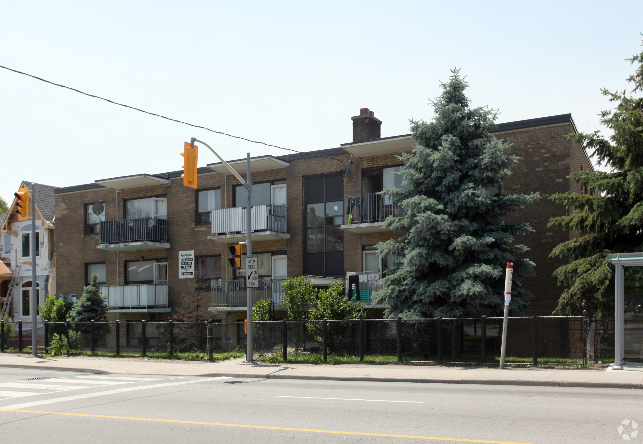 2204 Dufferin St, Toronto, ON à vendre Photo principale– Image 1 sur 3