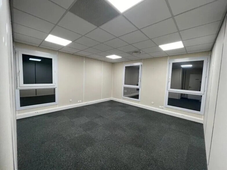 Bureau dans Feyzin à louer - Photo de l’immeuble – Image 3 sur 6