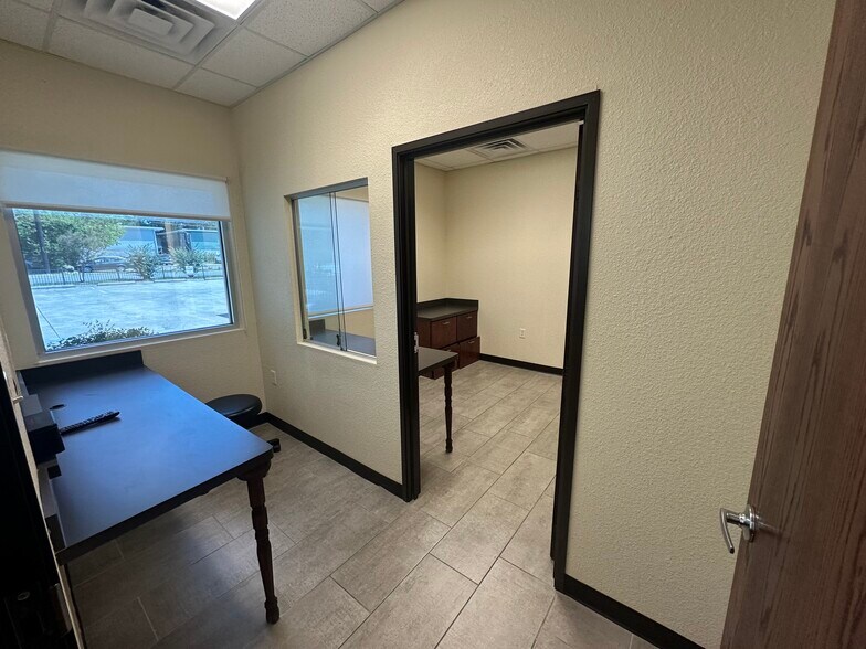2535 Charlotte St, Denton, TX à louer - Photo de l’immeuble – Image 3 sur 13