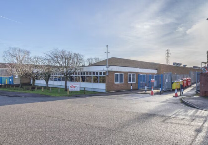 12-14 Edmonds Close, Wellingborough à louer - Photo de l’immeuble – Image 3 sur 3