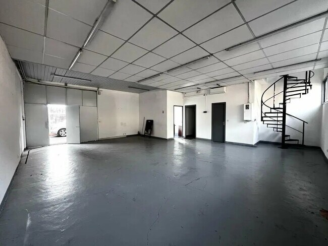 Plus de détails pour Industriel/Logistique à louer