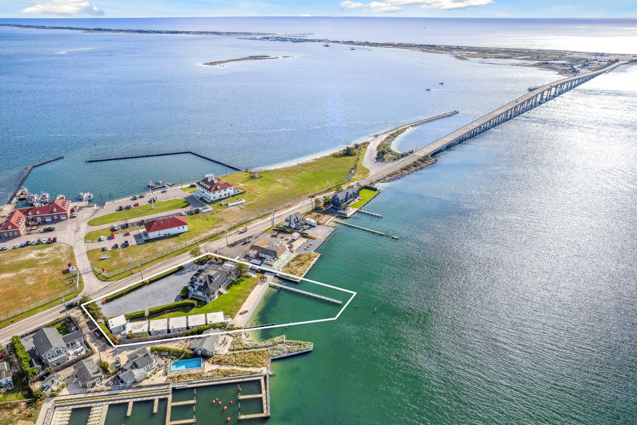 32 Lighthouse Rd, Hampton Bays, NY à vendre Aérien– Image 1 sur 45