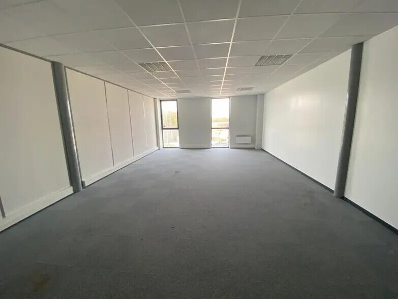 Bureau dans Nogent-le-Phaye à louer - Photo intérieure – Image 2 sur 27