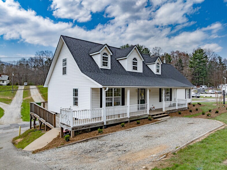 396 New Leicester Hwy, Asheville, NC à vendre - Photo de l’immeuble – Image 3 sur 20