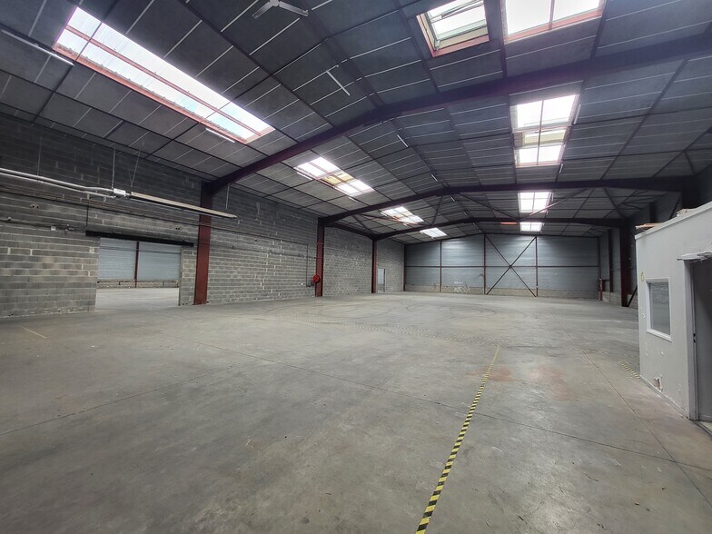 9 Avenue Du Maréchal De Lattre De Tassigny, Meyzieu à vendre - Photo de l’immeuble – Image 2 sur 10