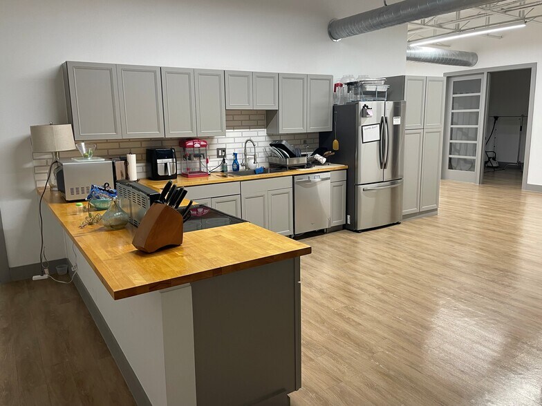 2840 S Bryan Ave, Fort Worth, TX à louer - Photo de l’immeuble – Image 3 sur 7