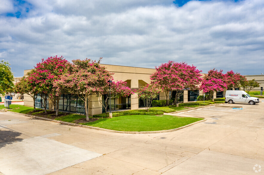 6850-6862 Alamo Downs Pky, San Antonio, TX à louer - Photo de l’immeuble – Image 3 sur 17