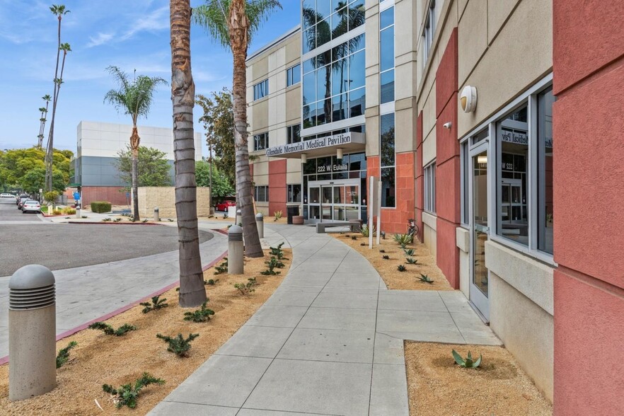 222 W Eulalia St, Glendale, CA à louer - Photo de l’immeuble – Image 3 sur 11