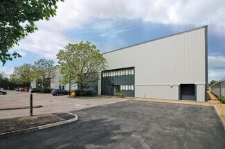 Plus de détails pour Whitworth Rd, Stevenage - Industriel/Logistique à louer
