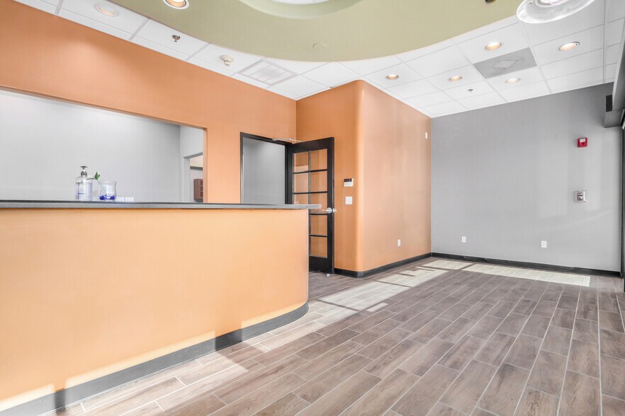 13575 W Indian School Rd, Litchfield Park, AZ à louer - Photo de l’immeuble – Image 3 sur 34