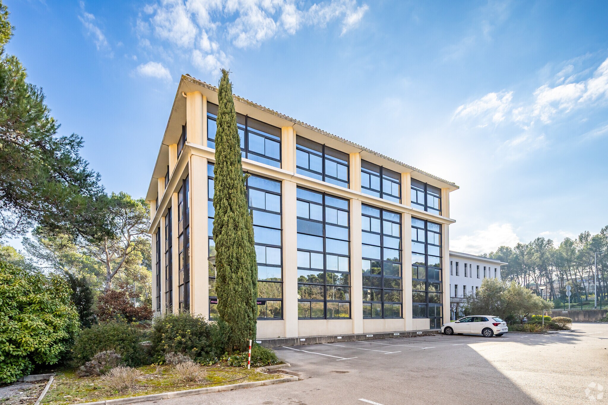 805 Rue Jean René Guillibert Gauthier de la Lauziere, Aix-en-Provence à vendre Photo principale– Image 1 sur 2