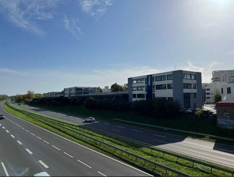 4-42 Rue Paul Claudel, Évry-Courcouronnes à louer - Photo de l’immeuble – Image 2 sur 9
