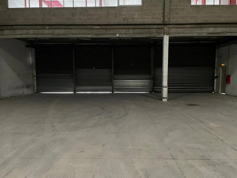 Local d’activités dans Aulnay-sous-Bois à louer - Photo de l’immeuble – Image 3 sur 7