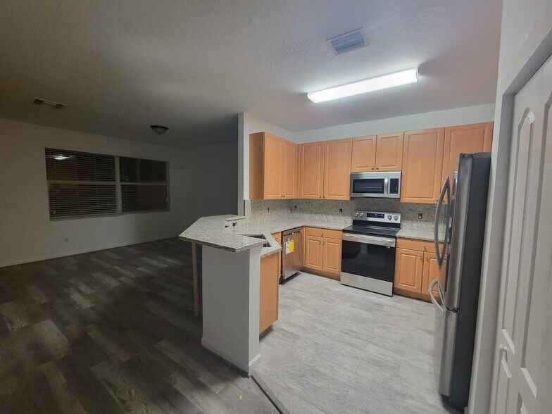 7043 Ambrosia Ln, Naples, FL à vendre - Photo de l’immeuble – Image 3 sur 4