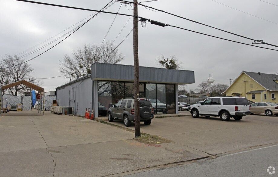 110 N Scribner St, Grapevine, TX à louer - Photo de l’immeuble – Image 2 sur 2