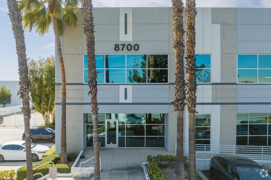 8700 White Oak Ave, Rancho Cucamonga, CA à louer - Photo de l’immeuble – Image 3 sur 7