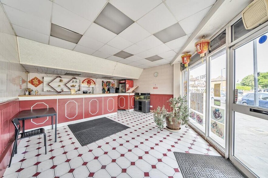 Mollison Way, Edgware à vendre - Photo de l’immeuble – Image 2 sur 11